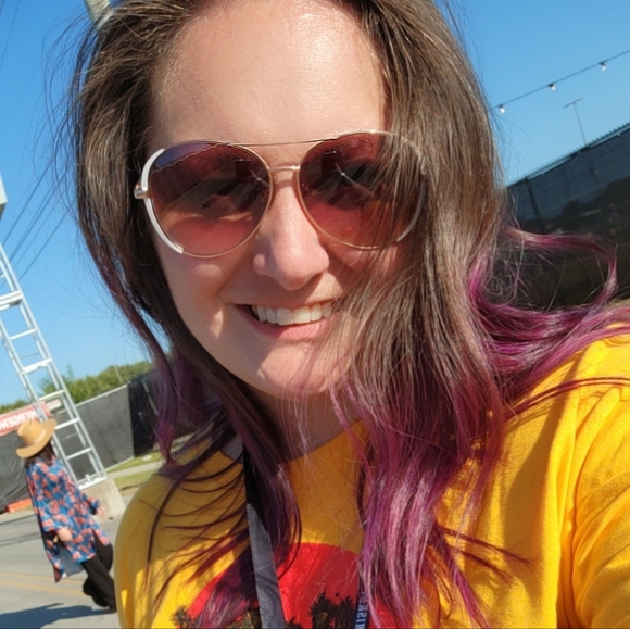 Meet your Posher, Tina - Picture 1 of 1